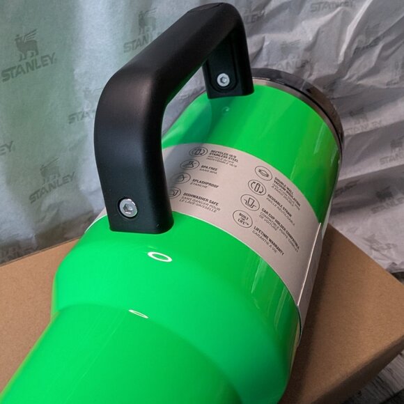 Stanley, Quencher H2.0 Flowstate™ Tumbler, 40oz, Neon Green, New in Box - Picture 4 of 6